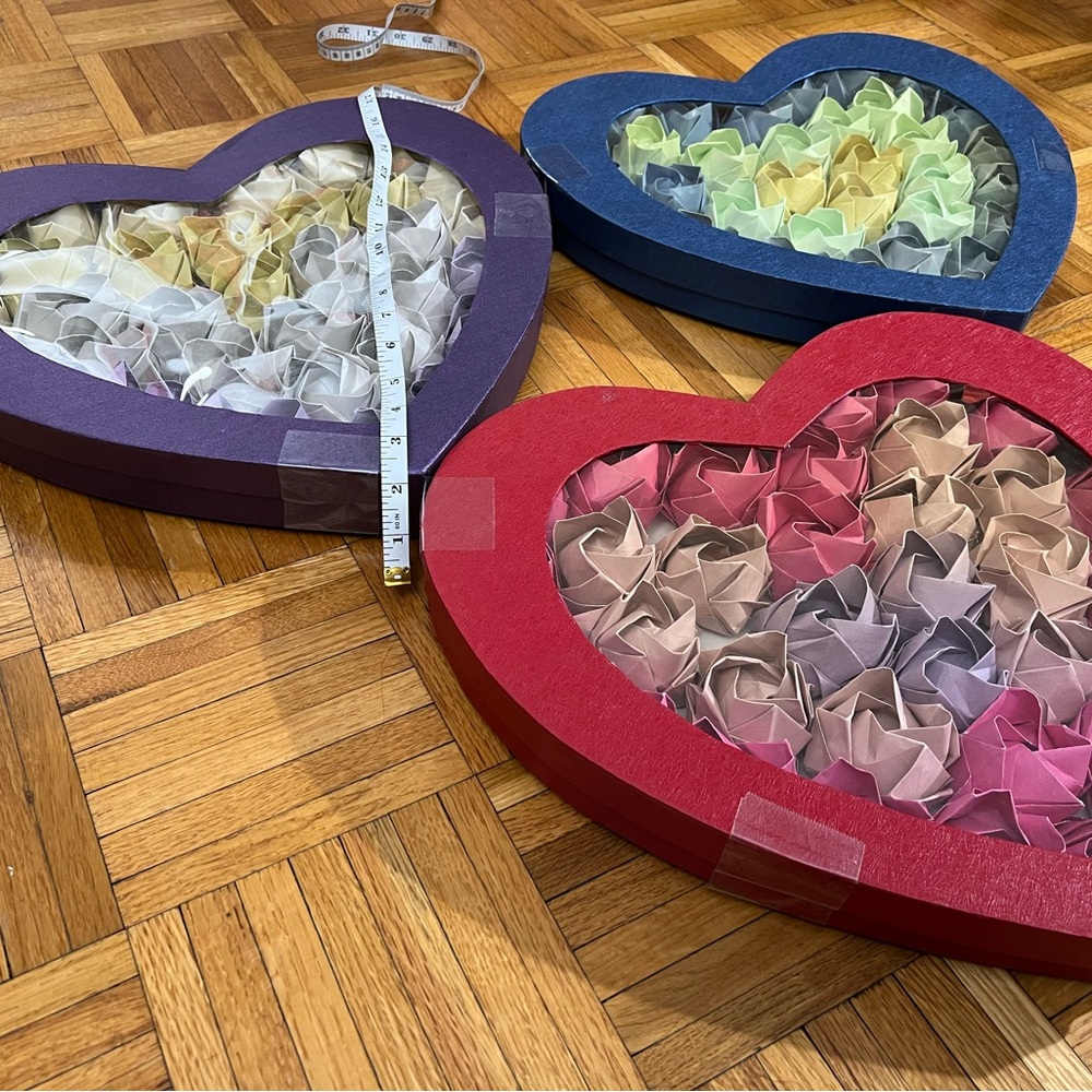 Heart-Shaped Box Set with Colorful Hand-crafted Paper Roses - Picture 4 of 5